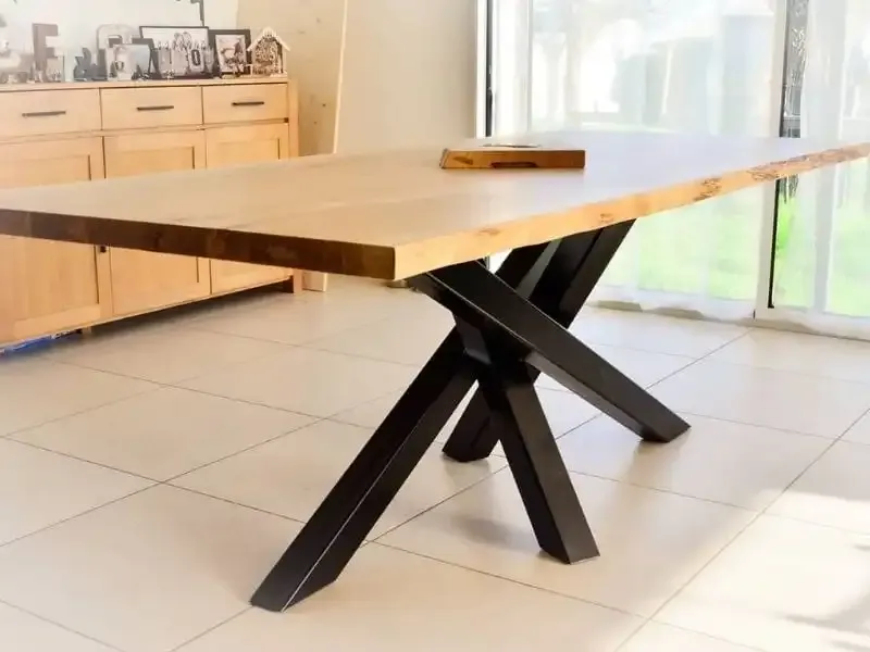 Entretien de mobilier - table bois et métal sur mesure